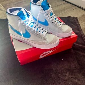 Nike Blazer Mid '77 in Pure Platinum and Laser Blue